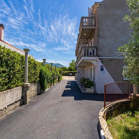 Francesca & Vardia Winery 믈리니