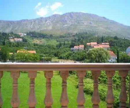 Francesca & Vardia Winery 믈리니