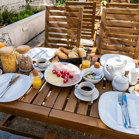 Francesca Guest house