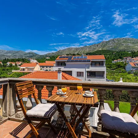 Francesca & Vardia Winery ムリニ