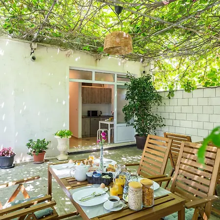 Francesca & Vardia Winery Mlini