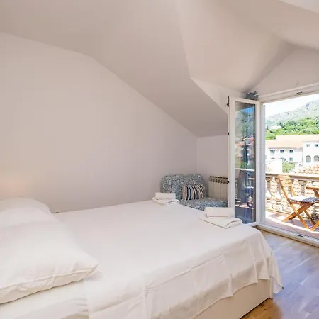 Francesca & Vardia Winery