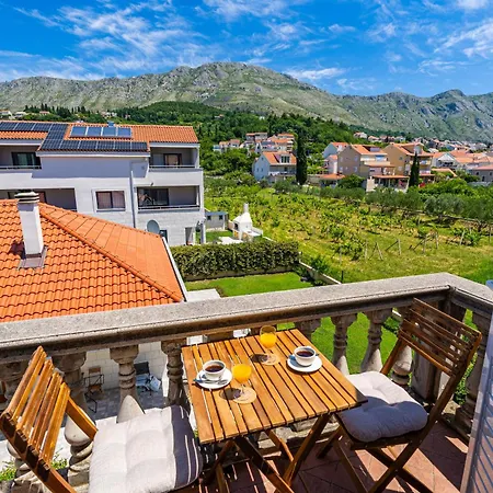 Francesca & Vardia Winery 3*