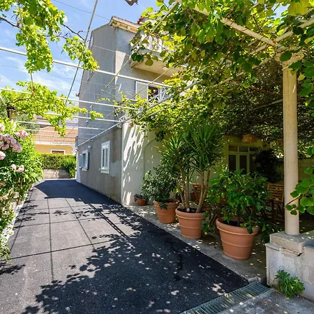 Francesca & Vardia Winery